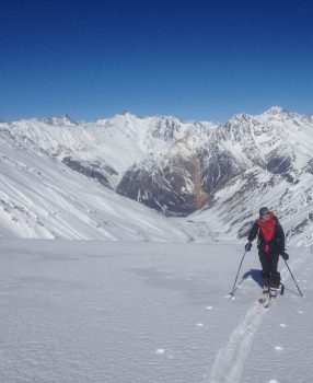 Esqui de travesia en el Cajon del Maipo , Chile …